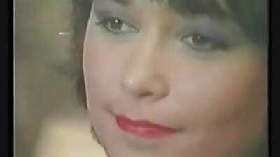 Gözəl mahnıya görə oğlan şirin qız yoldaşı tərəfindən cinsi mükafatlandırılır